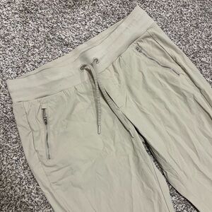 Women’s Athleta Trekkie North Jogger Size 16 Tan like new pre-owned